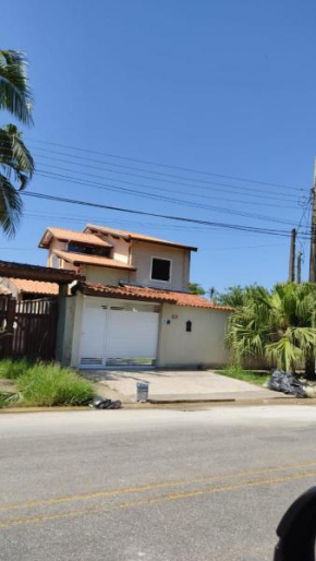 Sobrado agradável com piscina e churrasqueira.